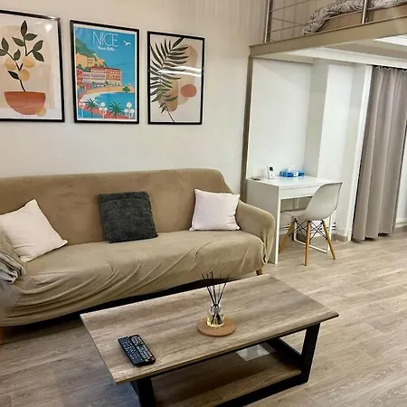 Apartment Mezzanine Au Coeur De Nice